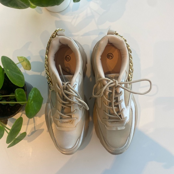 🌟 Retro Gold🌟Sneakers with Gold Chains - one of a kind! - Picture 10 of 12